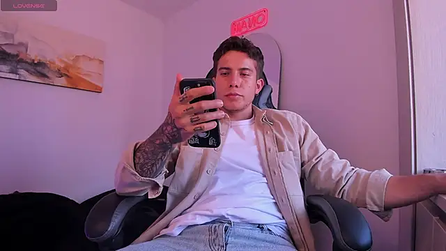 Snapshot of LucianSinclair chatting on January 12, 2025, 10:22 pm LucianSinclair online show from January 12, 2025, 10:22 pm