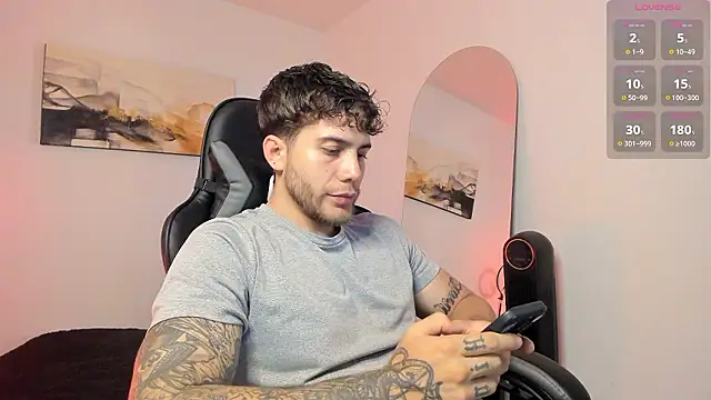 Snapshot of LucianSinclair chatting on December 3, 2024, 12:08 am LucianSinclair online show from December 3, 2024, 12:08 am