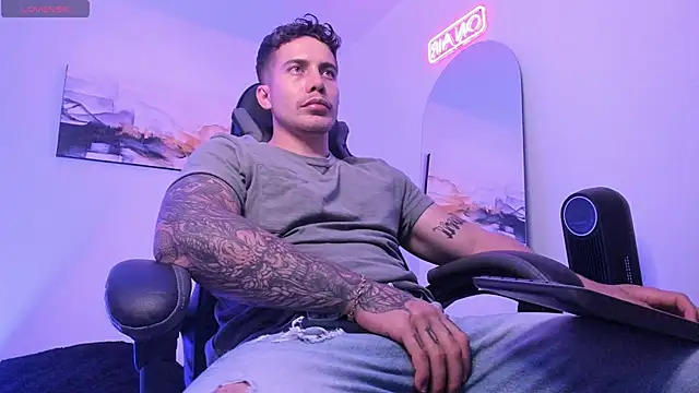 Snapshot of LucianSinclair chatting on December 28, 2024, 11:26 pm LucianSinclair online show from December 28, 2024, 11:26 pm