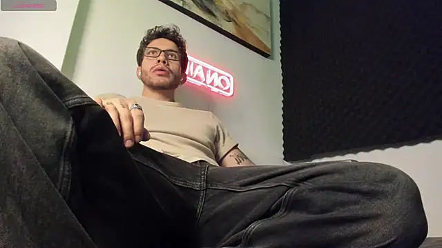 LucianSinclair online show from November 25, 2025, 3:40 am