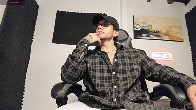 LucianSinclair online show from March 9, 2026, 3:32 am