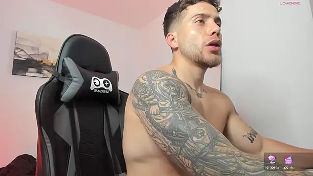 Snapshot of LucianSinclair chatting on December 14, 2024, 2:44 am LucianSinclair online show from December 14, 2024, 2:44 am