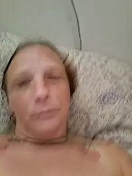 Everlyrose27 online show from June 13, 2026, 7:01 pm