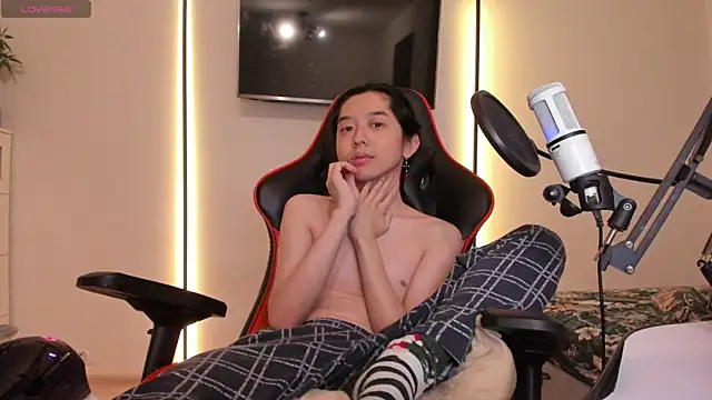 wexlee7 online show from December 2, 2025, 2:01 am