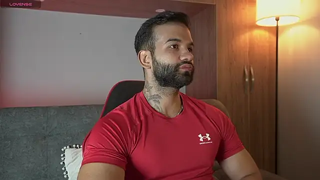 Snapshot of MarkHazze chatting on February 14, 2026, 11:49 pm MarkHazze online show from February 14, 2026, 11:49 pm