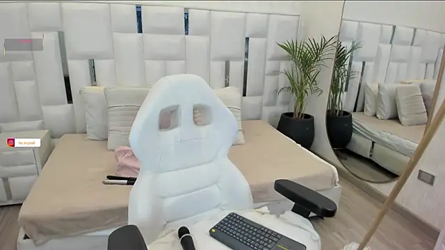 imkrystall online show from March 6, 2026, 8:48 pm