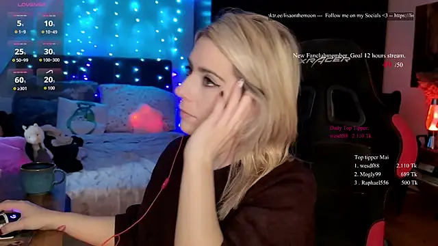 Snapshot of Lisaonthemoon chatting on May 20, 2026, 1:41 pm Lisaonthemoon online show from May 20, 2026, 1:41 pm