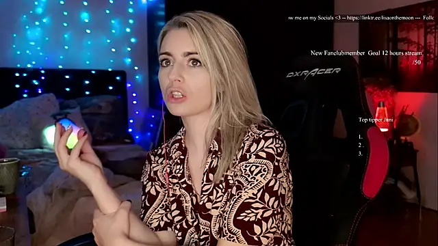 Snapshot of Lisaonthemoon chatting on June 3, 2026, 6:01 pm Lisaonthemoon online show from June 3, 2026, 6:01 pm