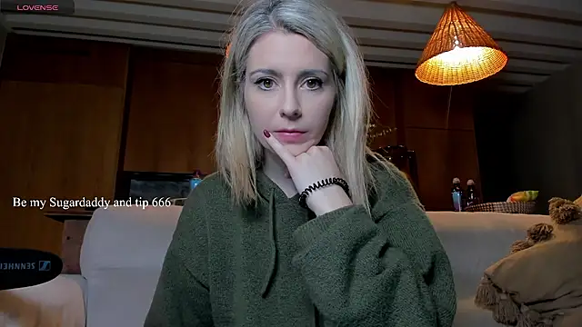 Lisaonthemoon online show from November 12, 2025, 5:39 pm