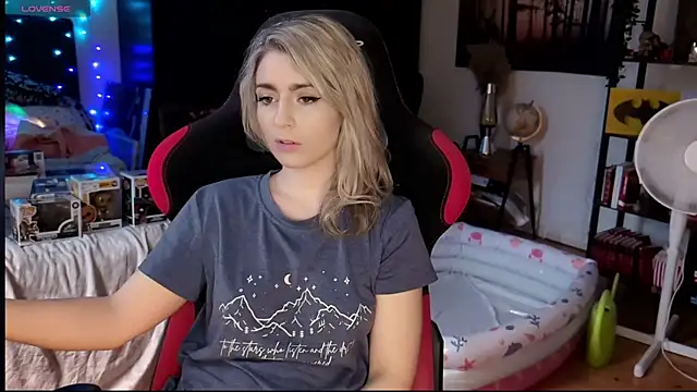 Lisaonthemoon online show from July 14, 2026, 7:20 pm