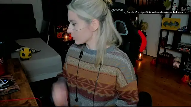 Lisaonthemoon online show from November 27, 2025, 8:20 pm