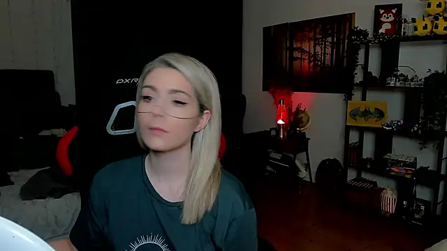 Lisaonthemoon online show from February 28, 2026, 8:08 pm