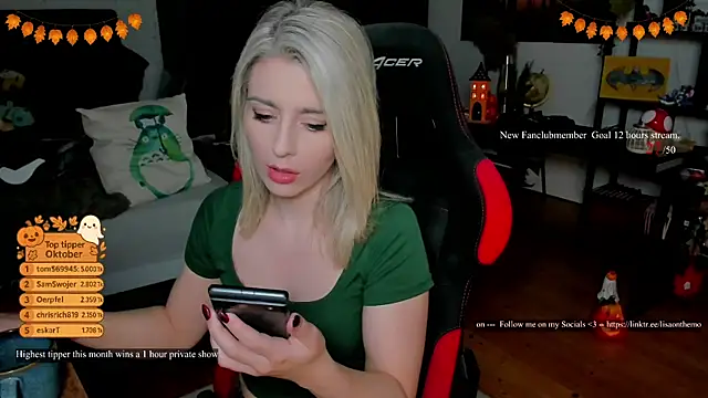 Lisaonthemoon online show from October 23, 2025, 6:50 pm