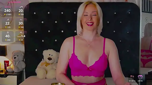 OliviaShaw23 online show from April 4, 2026, 8:26 pm