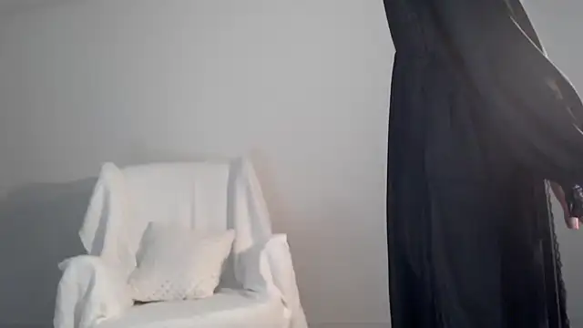 Snapshot of Lily_0000 chatting on February 25, 2025, 1:32 pm Lily 0000 online show from February 25, 2025, 1:32 pm