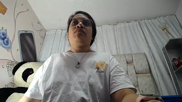 Snapshot of KEYRA-MILLER- chatting on February 22, 2026, 2:14 am KEYRA-MILLER- online show from February 22, 2026, 2:14 am