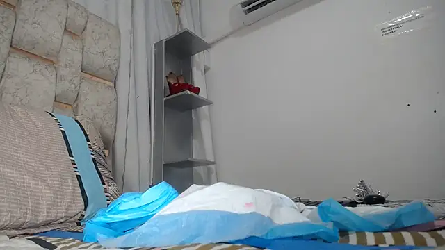 Snapshot of KEYRA-MILLER- chatting on February 20, 2026, 6:26 am KEYRA-MILLER- online show from February 20, 2026, 6:26 am