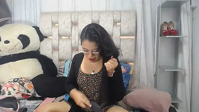 Snapshot of KEYRA-MILLER- chatting on February 26, 2026, 2:00 am KEYRA-MILLER- online show from February 26, 2026, 2:00 am