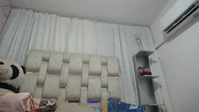 Snapshot of KEYRA-MILLER- chatting on February 16, 2026, 1:48 am KEYRA-MILLER- online show from February 16, 2026, 1:48 am