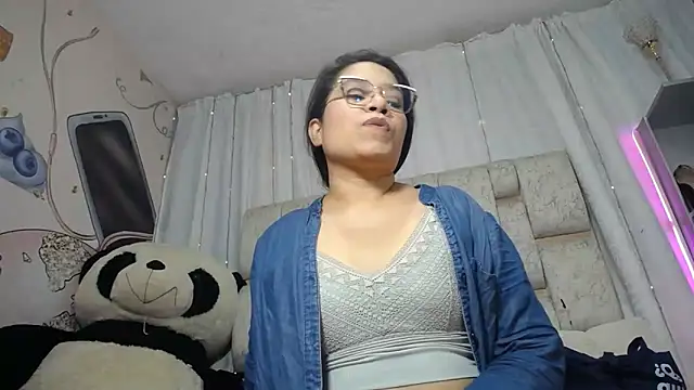 Snapshot of KEYRA-MILLER- chatting on December 15, 2025, 2:39 am KEYRA-MILLER- online show from December 15, 2025, 2:39 am