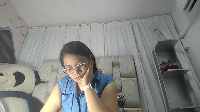 Snapshot of KEYRA-MILLER- chatting on February 23, 2026, 1:51 am KEYRA-MILLER- online show from February 23, 2026, 1:51 am