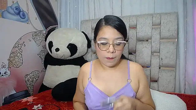 Snapshot of KEYRA-MILLER- chatting on December 1, 2025, 2:56 am KEYRA-MILLER- online show from December 1, 2025, 2:56 am