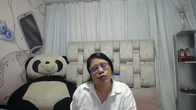 Snapshot of KEYRA-MILLER- chatting on February 10, 2026, 2:54 am KEYRA-MILLER- online show from February 10, 2026, 2:54 am