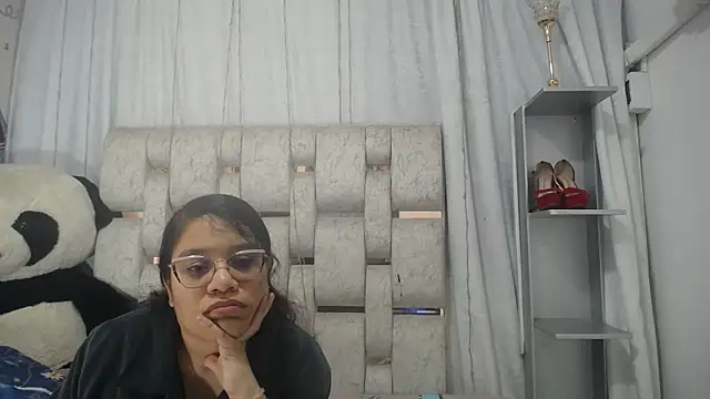 Snapshot of KEYRA-MILLER- chatting on February 27, 2026, 2:23 am KEYRA-MILLER- online show from February 27, 2026, 2:23 am