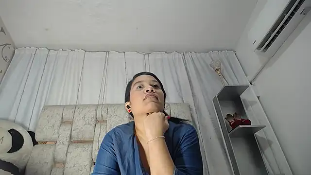 Snapshot of KEYRA-MILLER- chatting on February 13, 2026, 2:00 am KEYRA-MILLER- online show from February 13, 2026, 2:00 am