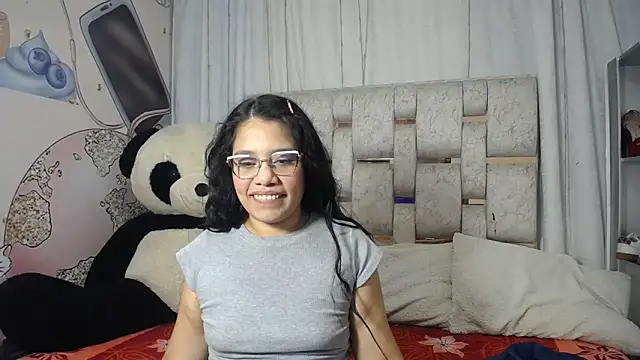 Snapshot of KEYRA-MILLER- chatting on December 19, 2025, 2:48 am KEYRA-MILLER- online show from December 19, 2025, 2:48 am