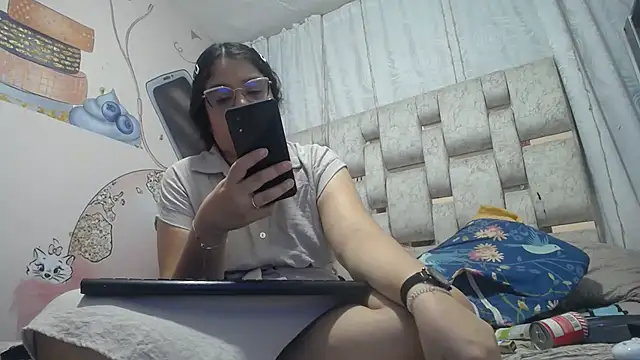 KEYRA-MILLER- online show from March 12, 2026, 2:06 am