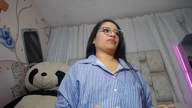 Snapshot of KEYRA-MILLER- chatting on December 14, 2025, 2:07 am KEYRA-MILLER- online show from December 14, 2025, 2:07 am