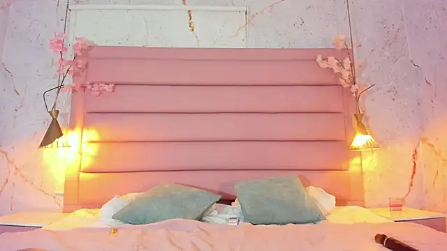 Lezy  online show from October 15, 2025, 7:44 pm