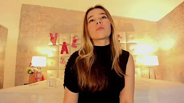 Snapshot of Lezy_ chatting on February 15, 2026, 7:35 pm Lezy online show from February 15, 2026, 7:35 pm