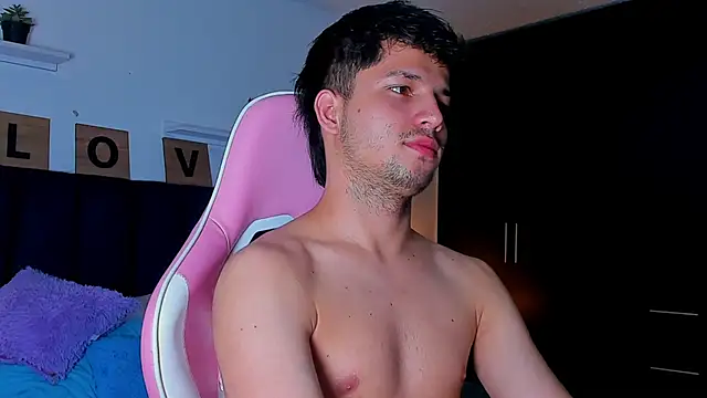 Issac james  online show from December 16, 2025, 6:50 am