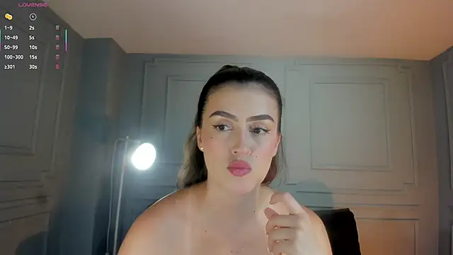 PaulinaSantos  online show from February 19, 2026, 7:55 pm