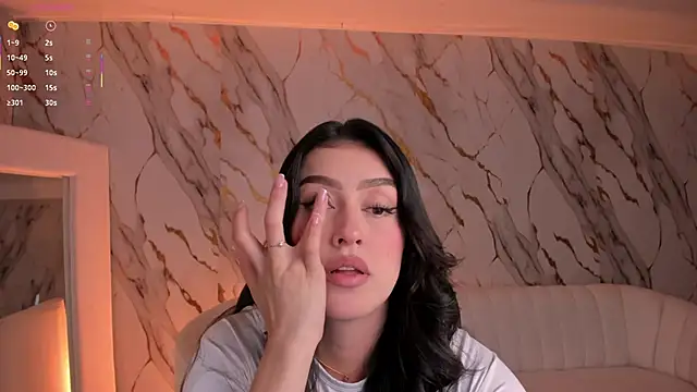 PaulinaSantos  online show from October 6, 2025, 7:25 pm