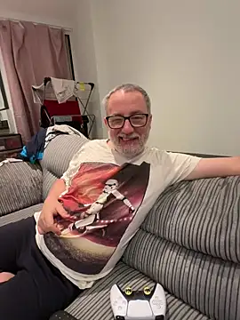LondonTeffy online show from June 30, 2026, 9:04 pm