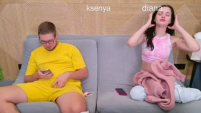 Snapshot of Ksenny chatting on November 11, 2025, 3:29 pm Ksenny online show from November 11, 2025, 3:29 pm