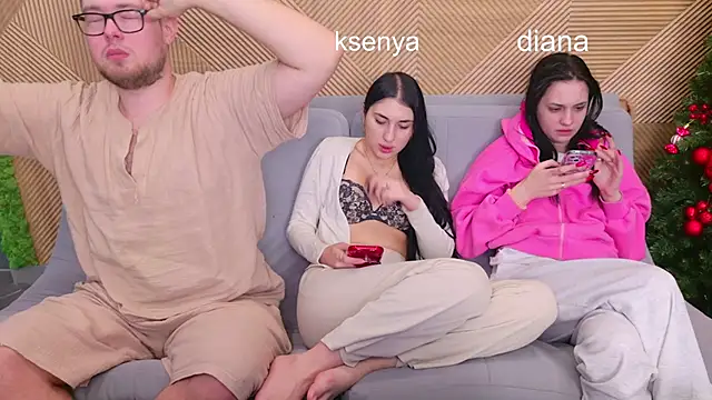 Snapshot of Ksenny chatting on December 22, 2025, 4:23 am Ksenny online show from December 22, 2025, 4:23 am