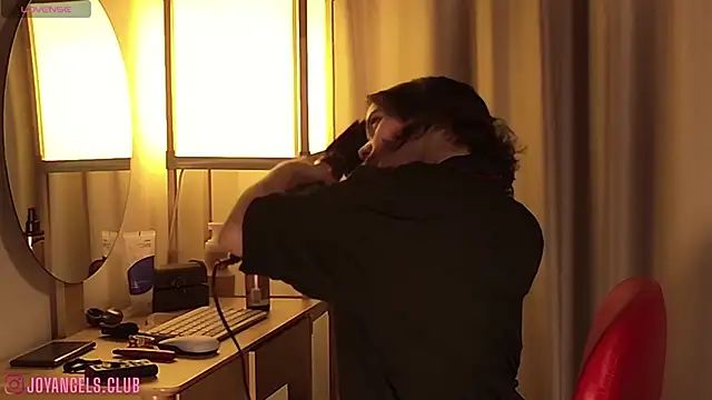 SophieCharm online show from April 14, 2026, 4:50 am