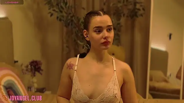 SophieCharm online show from March 13, 2026, 6:57 pm