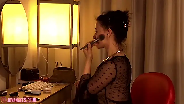 SophieCharm online show from June 18, 2026, 3:16 am