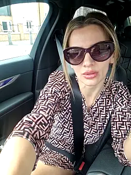 Snapshot of SweetMonicaUK chatting on November 4, 2025, 12:20 pm SweetMonicaUK online show from November 4, 2025, 12:20 pm