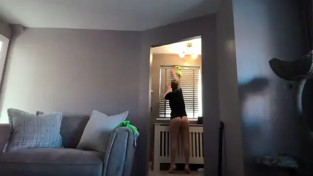 Snapshot of SweetMonicaUK chatting on October 24, 2025, 9:30 am SweetMonicaUK online show from October 24, 2025, 9:30 am