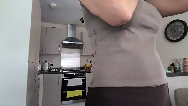 Snapshot of SweetMonicaUK chatting on October 9, 2025, 8:59 am SweetMonicaUK online show from October 9, 2025, 8:59 am