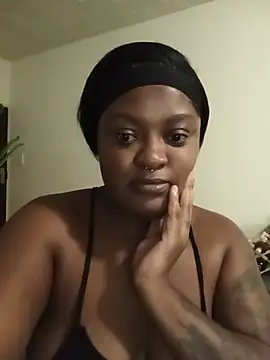 Snapshot of TheDoubleTrouble18xxx chatting on May 19, 2026, 4:47 pm TheDoubleTrouble18xxx online show from May 19, 2026, 4:47 pm