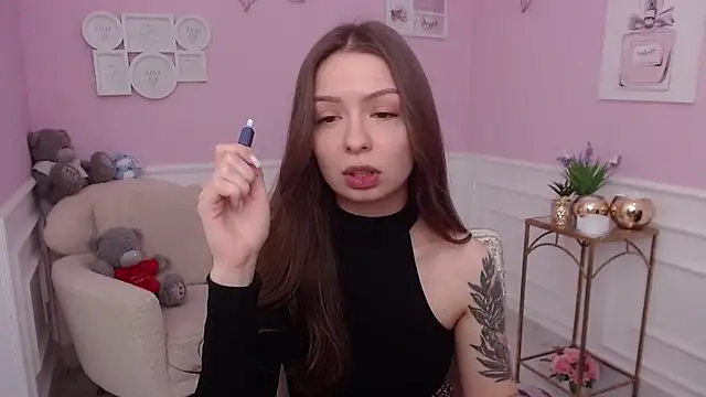 LucySkilar online show from November 14, 2025, 5:22 am