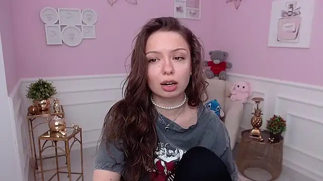 LucySkilar online show from February 3, 2026, 6:40 am