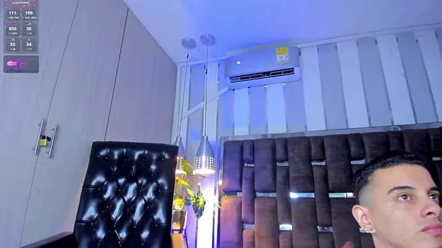 Snapshot of Maximo__ chatting on September 24, 2025, 9:32 pm Maximo online show from September 24, 2025, 9:32 pm